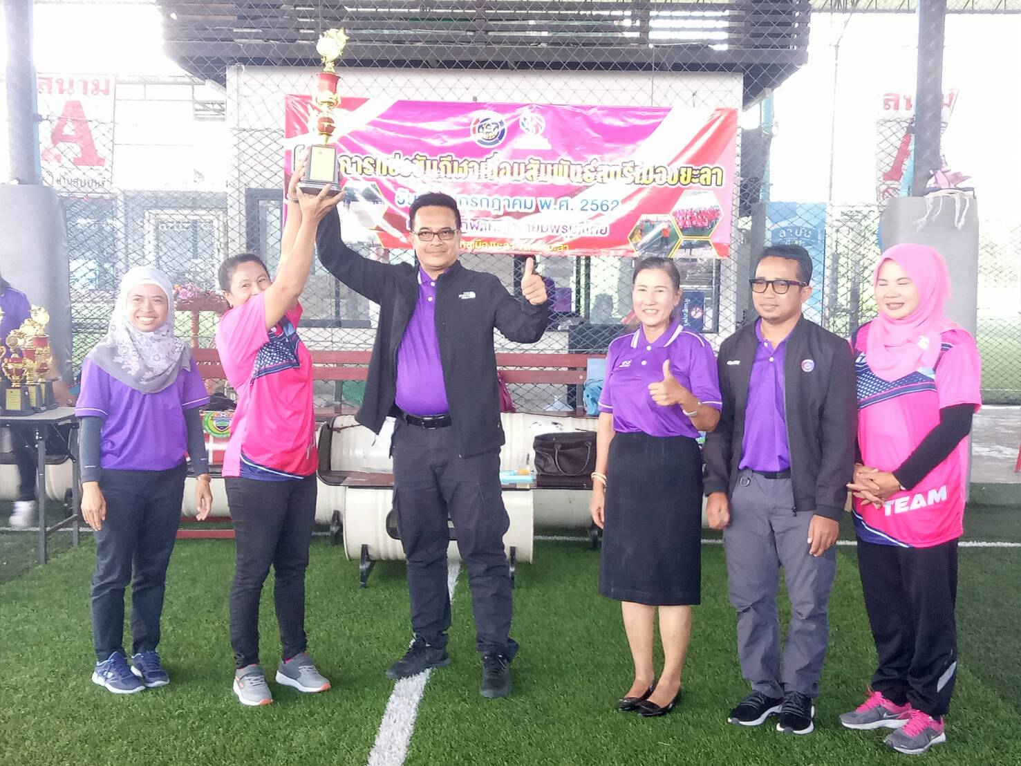พัฒนาการจังหวัดยะลา เป็นประธานพิธีปิดและมอบถ้วยรางวัลการแข่งขันกีฬาเชื่อมสัมพันธ์สตรีเมืองยะลา