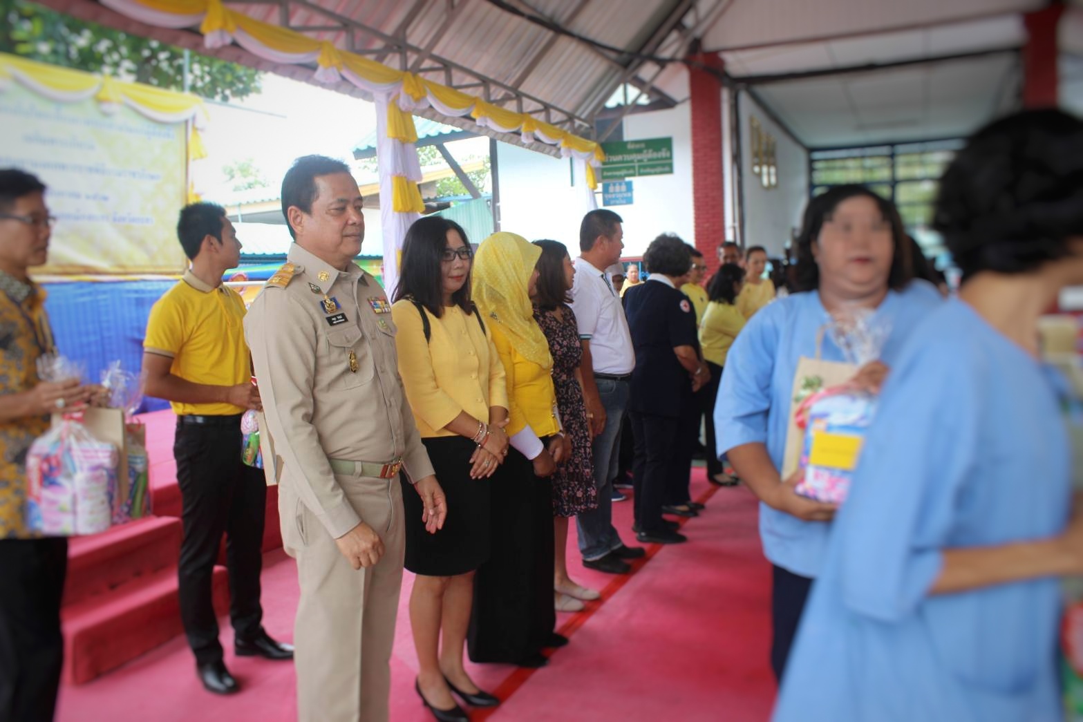 พัฒนาชุมชนยะลา ร่วมโครงการธารน้ำใจท้องถิ่นไทยเลี้ยงอาหารกลางวันแด่ผู้ต้องขัง