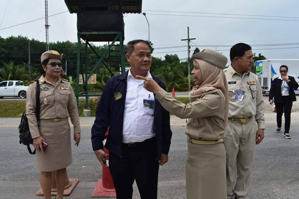 พัฒนาการจังหวัดยะลา ร่วมให้การต้อนรับพลเอกประยุทธ์ จันทร์โอชา นายกรัฐมนตรี ในโอกาสตรวจเยี่ยมตลาดนัดประชารัฐคนไทยยิ้มได้บ้านคลองทรายใน