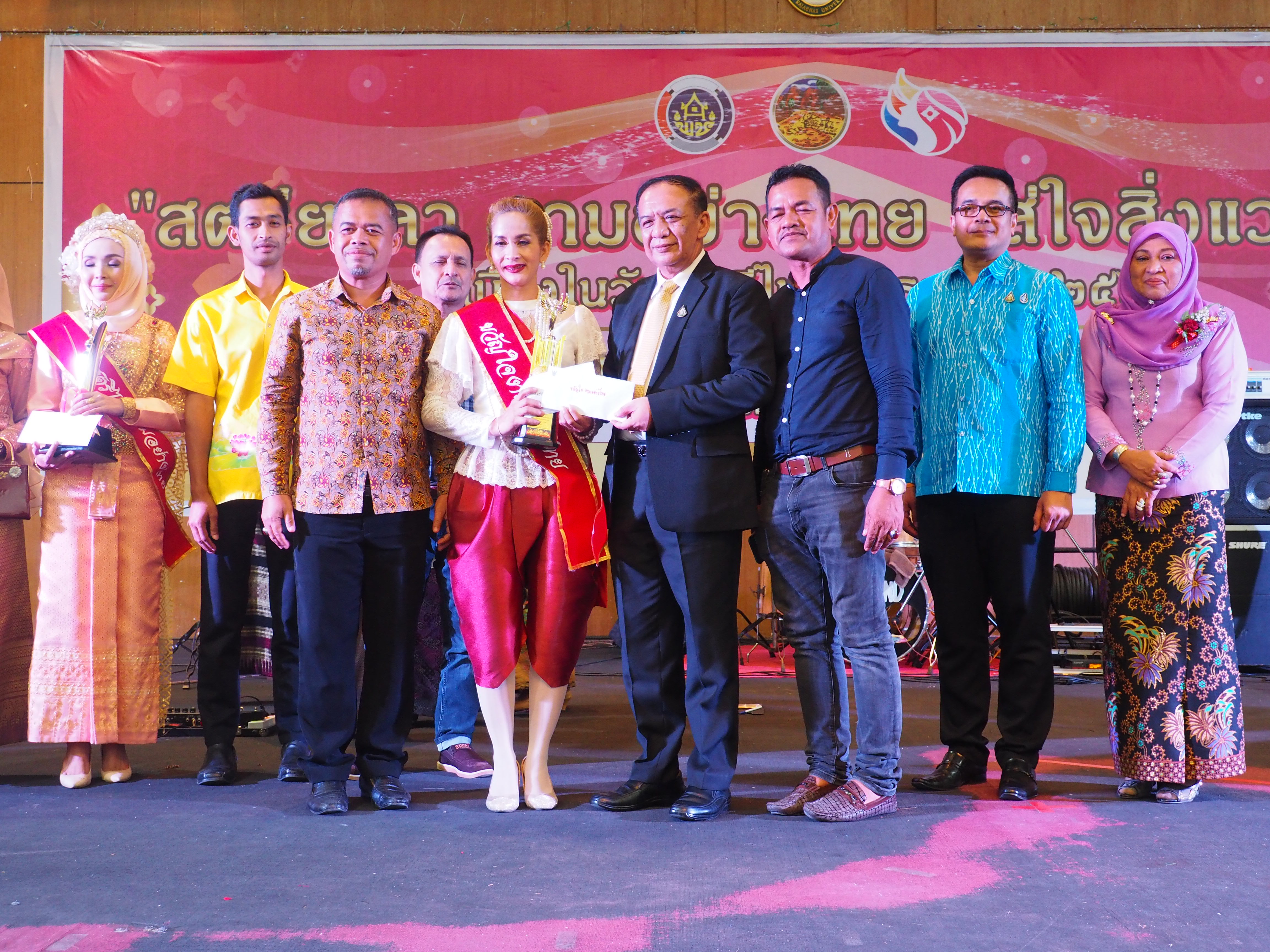 พัฒนาการจังหวัดยะลา ร่วมในพิธีปิดการจัดกิจกรรม“สตรียะลา งามอย่างไทย ใส่ใจสิ่งแวดล้อม” เนื่องในวันสตรีไทย ประจำปี 2562