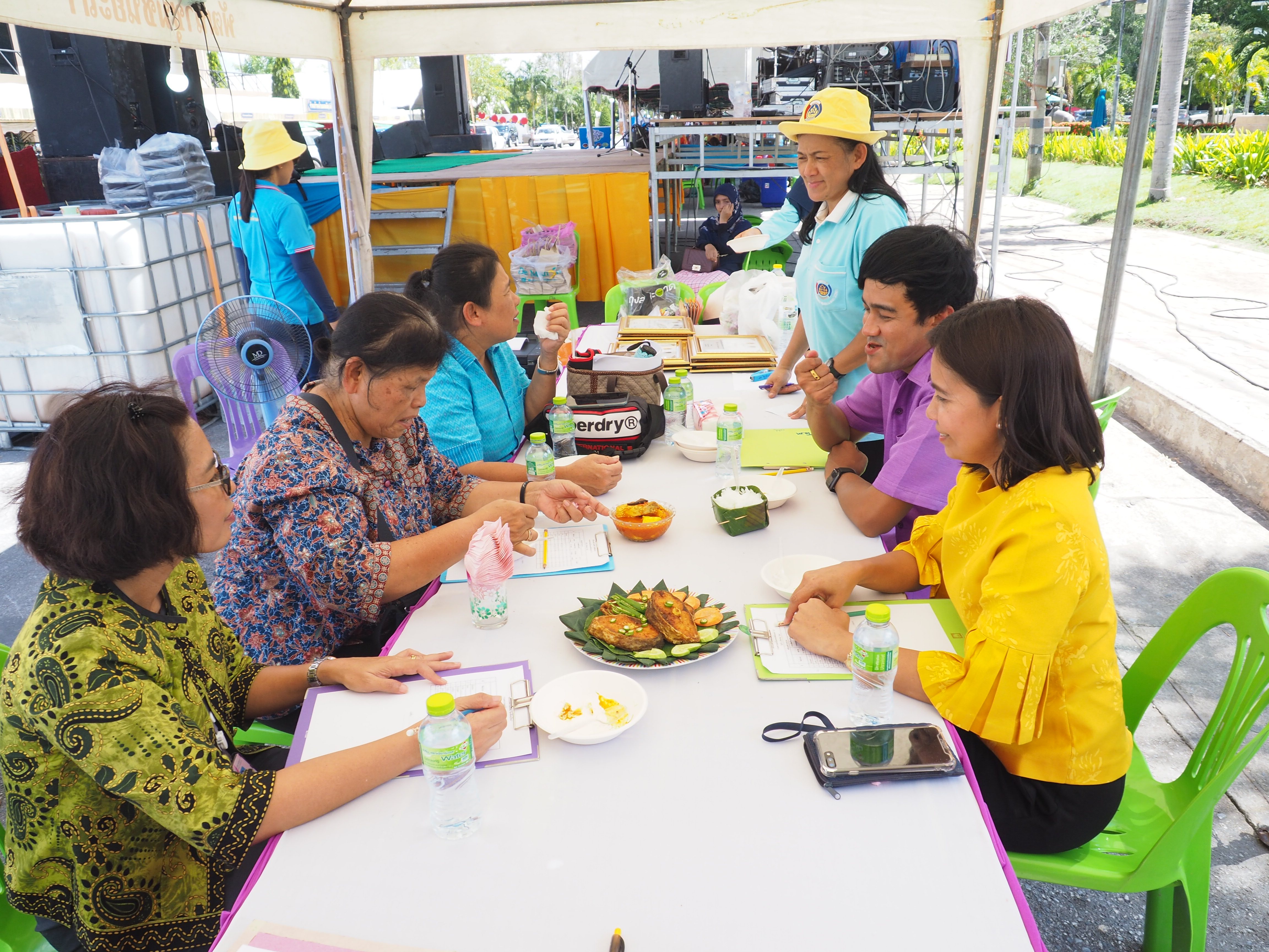 สำนักงานพัฒนาชุมชนจังหวัดยะลา จัดการประกวดผลิตภัณฑ์สัมมาชีพชุมชน ในงานสัมมาชีพก้าวไกล สู่ OTOP สากล