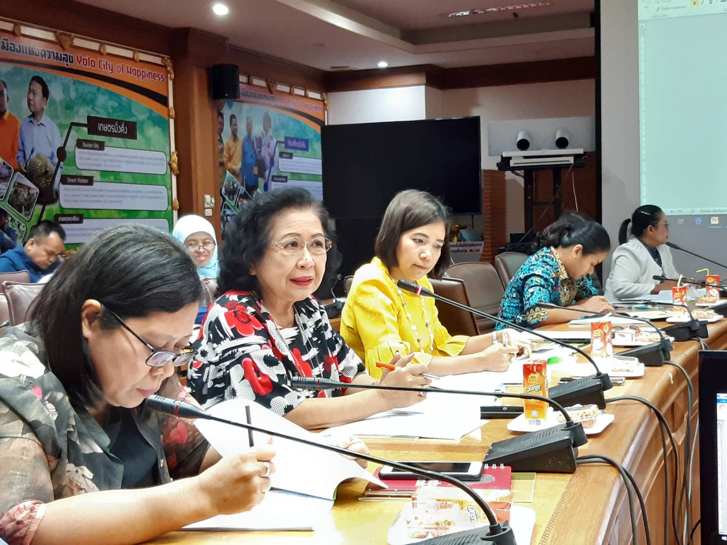 พัฒนาการจังหวัดยะลา​ เป็นประธานการประชุมคณะทำงานการขับเคลื่อนการพัฒนาเศรษฐกิจฐานรากและประชารัฐ​ ครั้งที่​ 6
