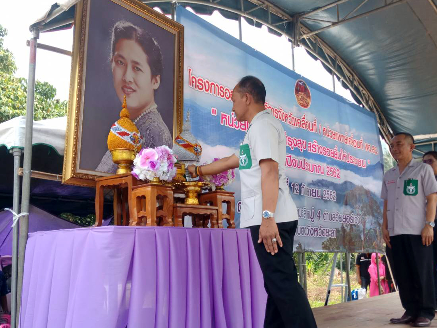 พช.ยะลา มอบทุนอุปการะกองทุนพัฒนาเด็กชนบทฯ จำนวน 10 ทุน