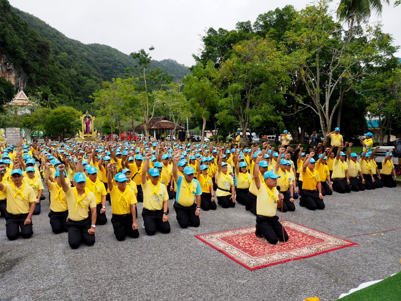 พัฒนาชุมชนจังหวัดยะลา ร่วมกิจกรรมจิตอาสาจิตอาสาพัฒนาปรับภูมิทัศน์