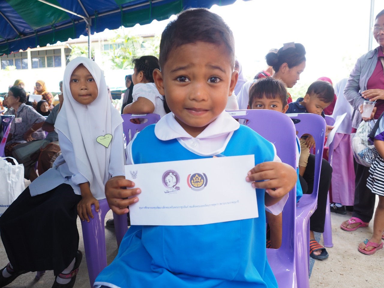 พช.ยะลา มอบทุนอุปการะ กองทุนพัฒนาเด็กชนบทในพระราชูปถัมภ์ สมเด็จพระเทพรัตนราชสุดาสยามบรมราชกุมารี ณ ตำบลลำใหม่