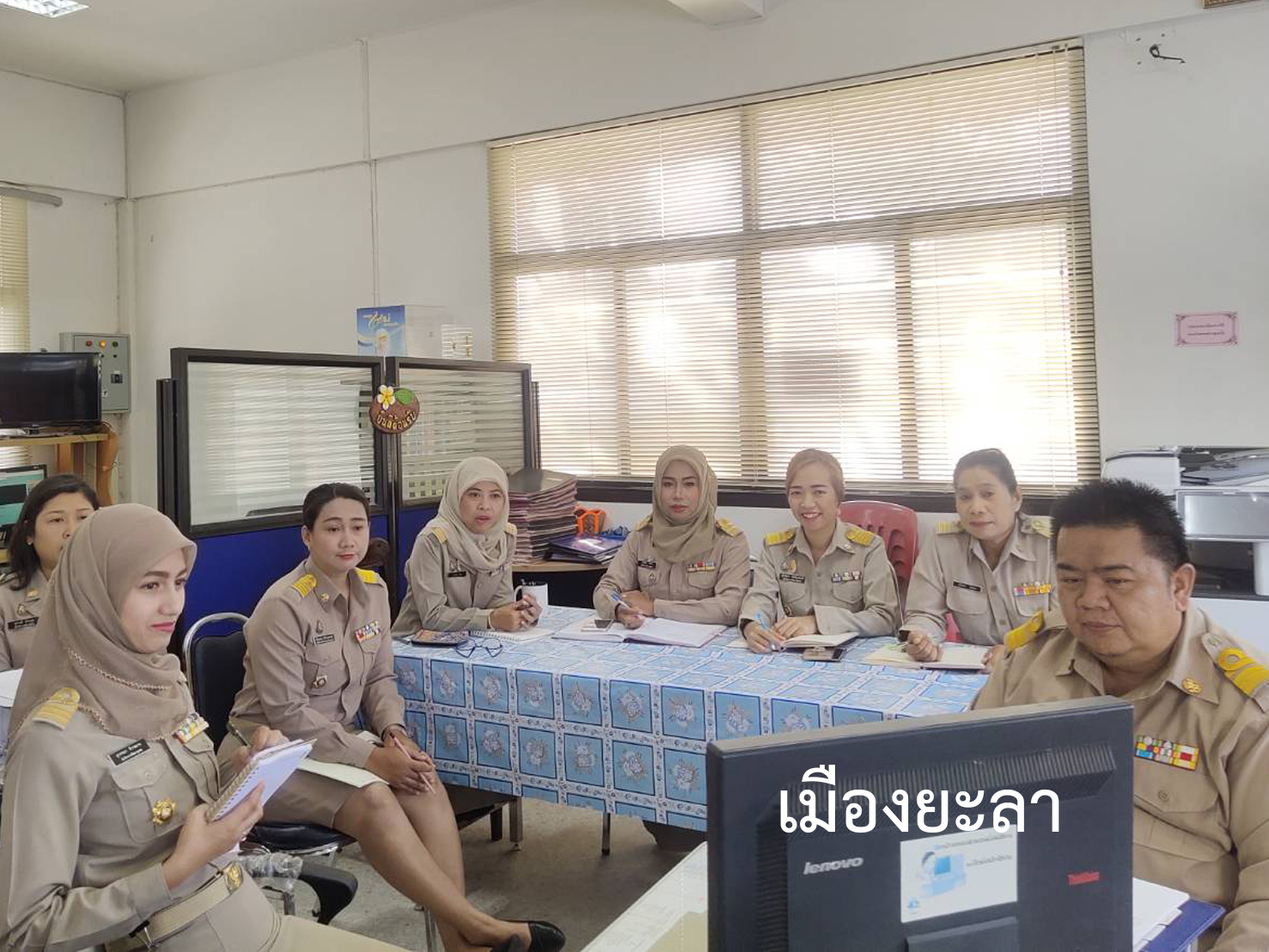พจ.ยะลา นำทีมเจ้าหน้าที่พัฒนาชุมชน รับชม Morning Brief รับทราบแนวทางการขับเคลื่อนงาน