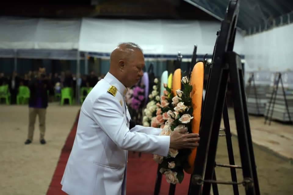 พัฒนาการจังหวัดยะลา ร่วมพิธีวางพวงมาลาหลวงและพวงมาลาพระบรมวงศานุวงศ์