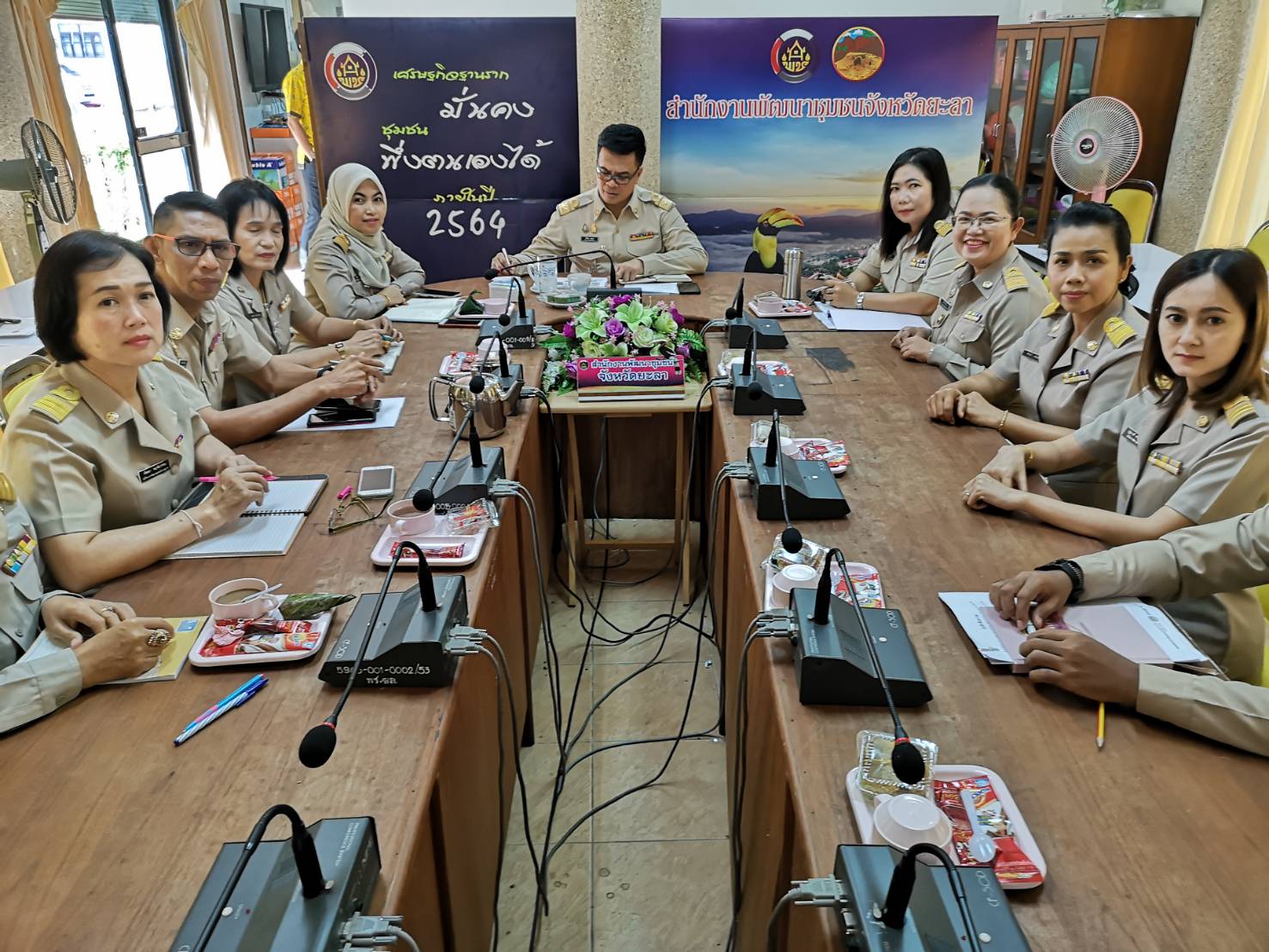 พจ.ยะลา นำทีมเจ้าหน้าที่พัฒนาชุมชน รับชม Morning Brief รับทราบแนวทางการขับเคลื่อนงาน