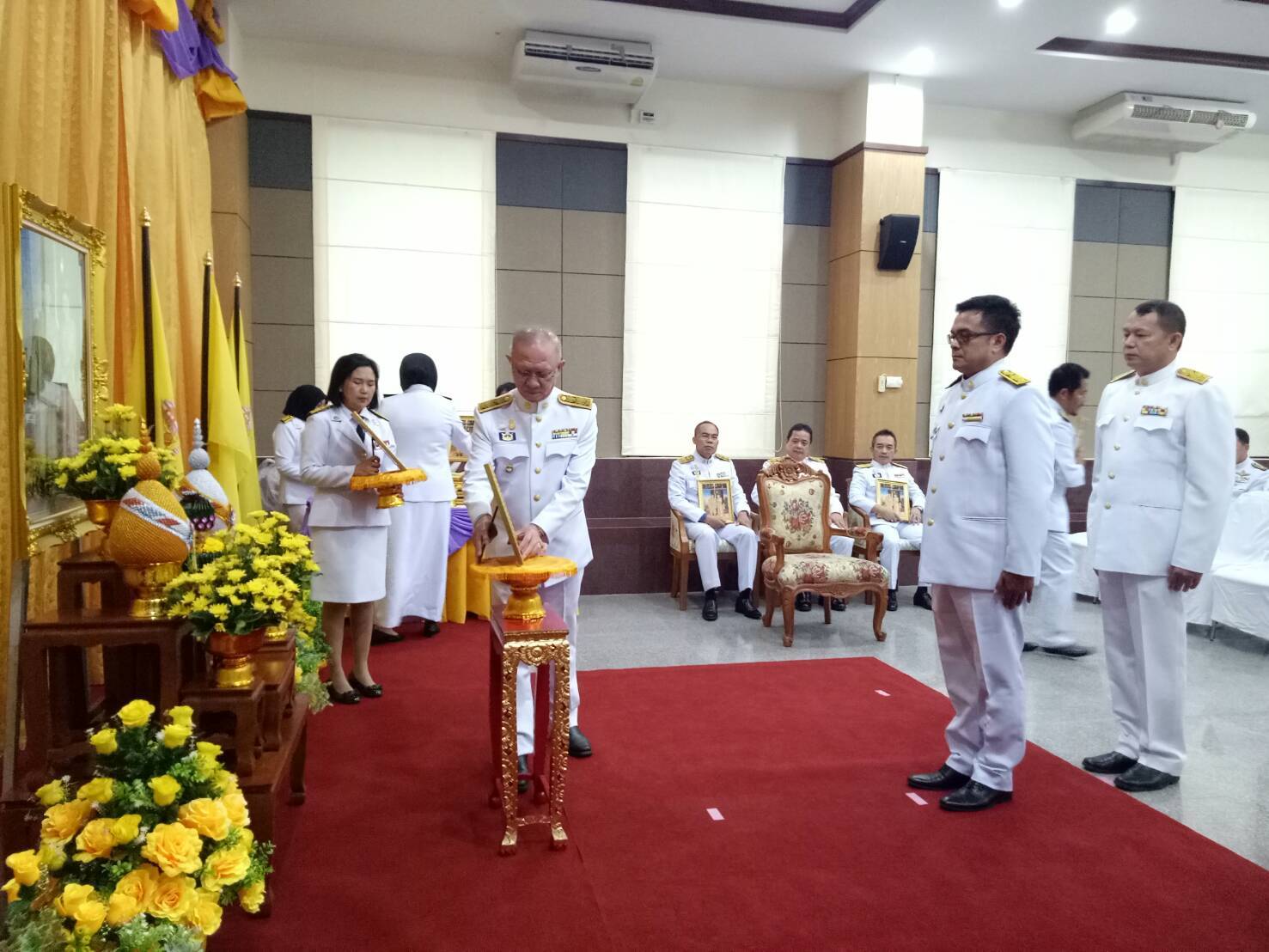 พัฒนาการจังหวัดยะลา เข้ารับพระราชทานพระบรมฉายาลักษณ์ พระบาทสมเด็จพระเจ้าอยู่หัว