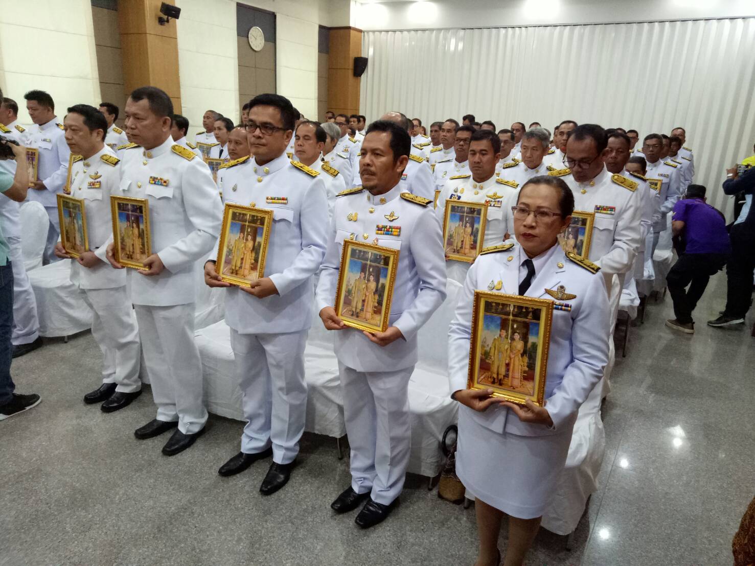 พัฒนาการจังหวัดยะลา เข้ารับพระราชทานพระบรมฉายาลักษณ์ พระบาทสมเด็จพระเจ้าอยู่หัว