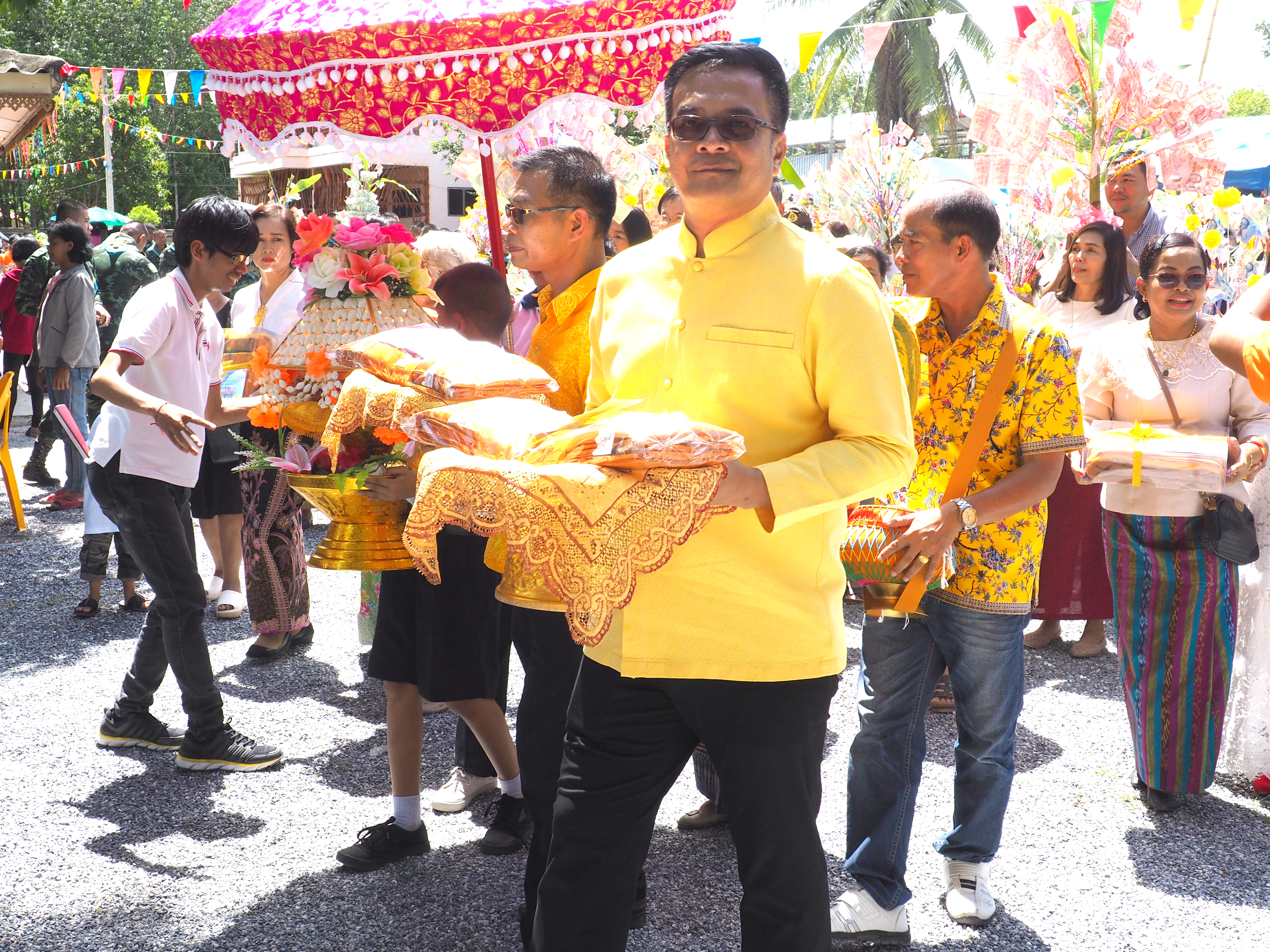 พัฒนาชุมชนยะลา ร่วมเป็นเจ้าภาพทอดกฐินสามัคคี
