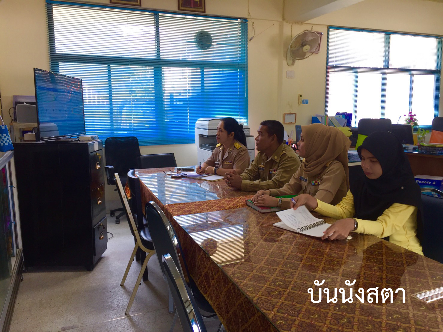 พจ.ยะลา นำทีมเจ้าหน้าที่พัฒนาชุมชน รับชม Morning Brief รับทราบแนวทางการขับเคลื่อนงาน