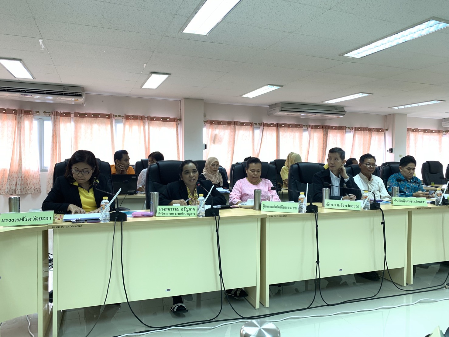 พช.ยะลา ร่วมประชุมคณะกรรมการศูนย์ช่วยเหลือผู้ประสบความเดือดร้อนด้านอาชีพ