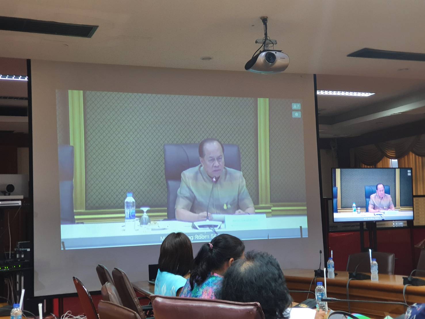 พช.ยะลา ร่วมประชุมติดตามความคืบหน้าในการดำเนินงาน เดิน กิน ชิม เที่ยว ถนนคนเดิน จังหวัด