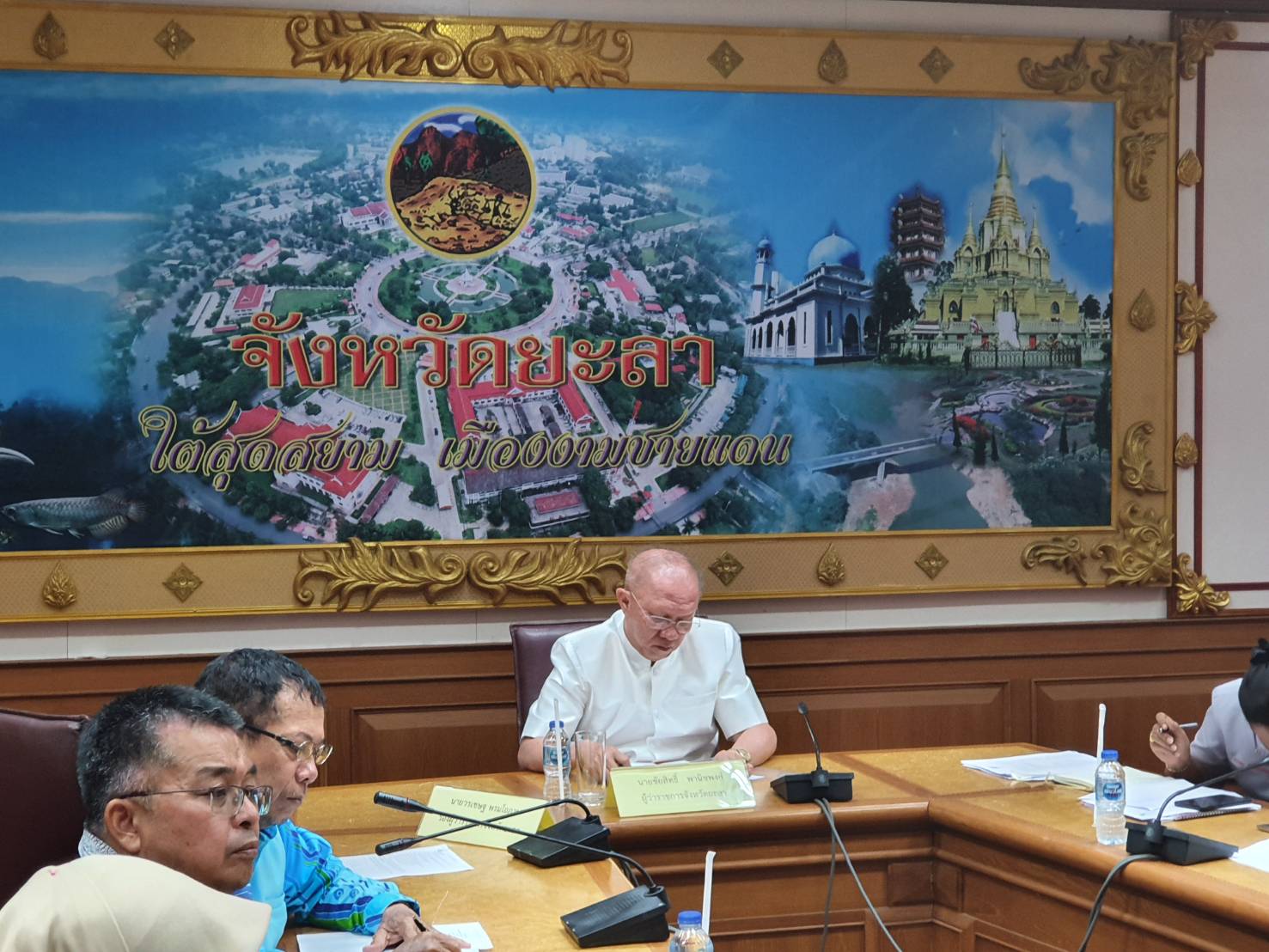 พช.ยะลา ร่วมประชุมติดตามความคืบหน้าในการดำเนินงาน เดิน กิน ชิม เที่ยว ถนนคนเดิน จังหวัด