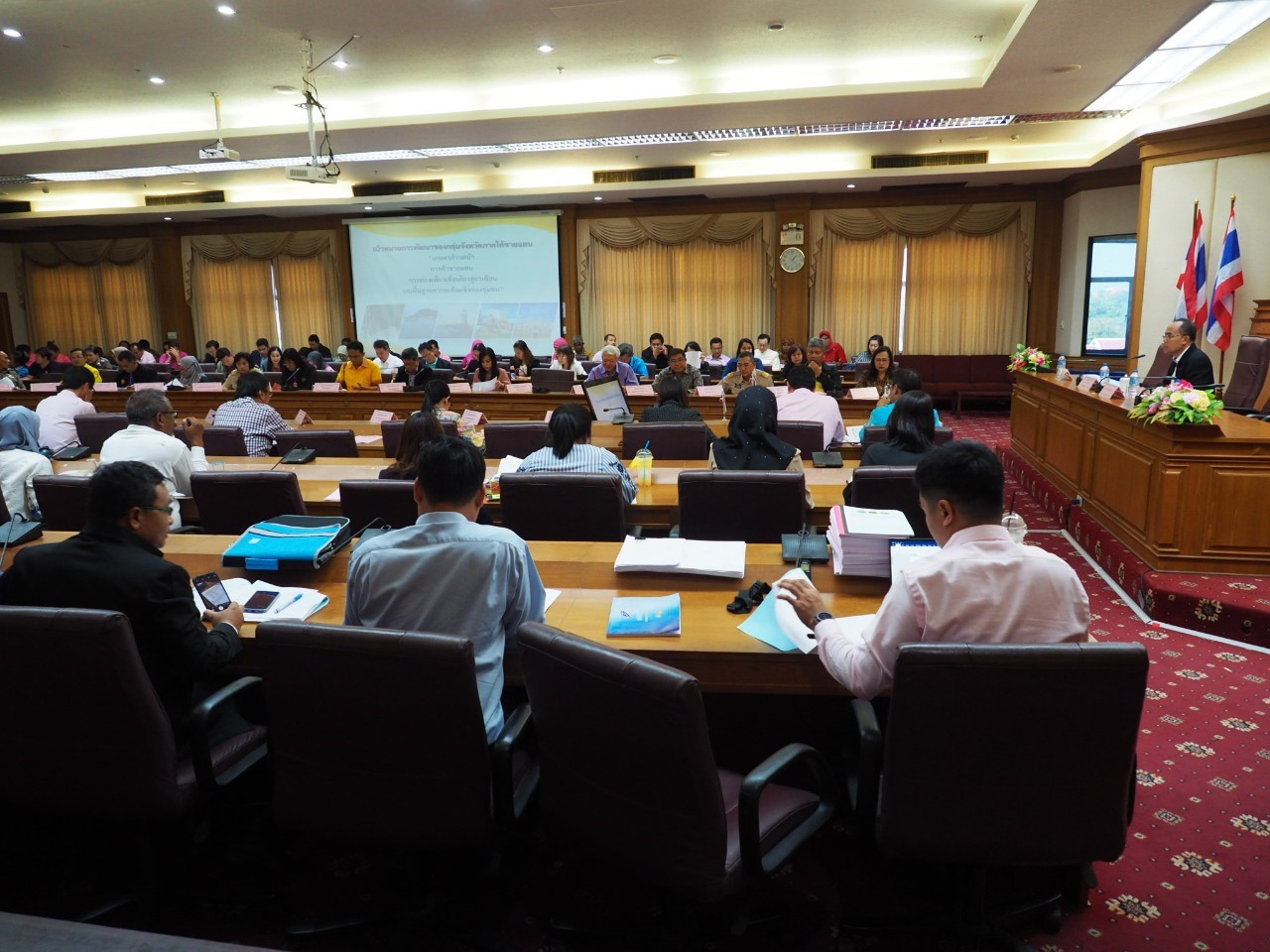 พจ.ยะลา ร่วมประชุมปรึกษาหารือเพื่อรับฟังความคิดเห็นเกี่ยวกับแผนพัฒนากลุ่มจังหวัดภาคใต้ชายแดนฯ