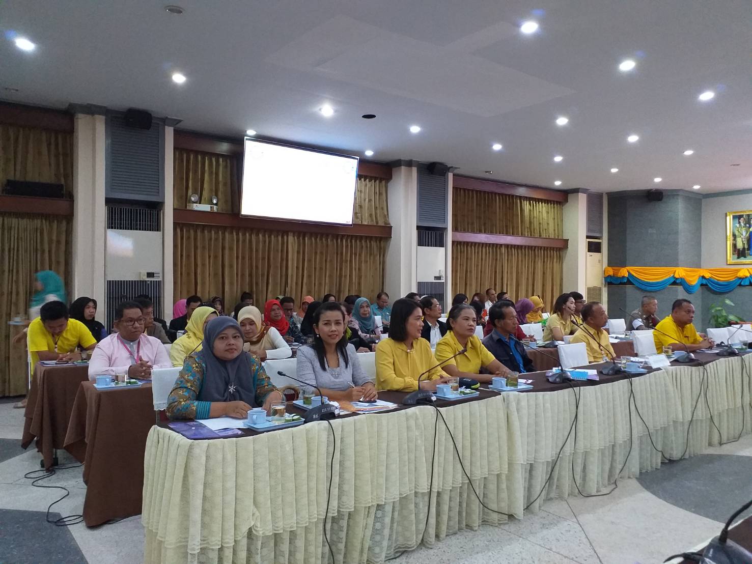 พช.ยะลา ร่วมประชุมพบปะหน่วยงานในศุูนย์ประสานงานเพื่อสวัสดิการประชาช