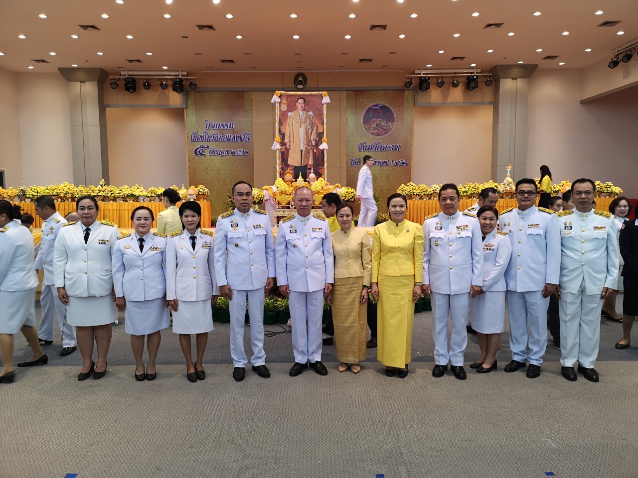 พช.ยะลา ร่วมพิธีถวายพานพุ่มราชสักการะ เนื่องในวันคล้ายวันพระบรมราชสมภพพระบาทสมเด็จพระบรมชนกาธิเบศร มหาภูมิพลอดุลยเดชมหาราช บรมนาถบพิตร