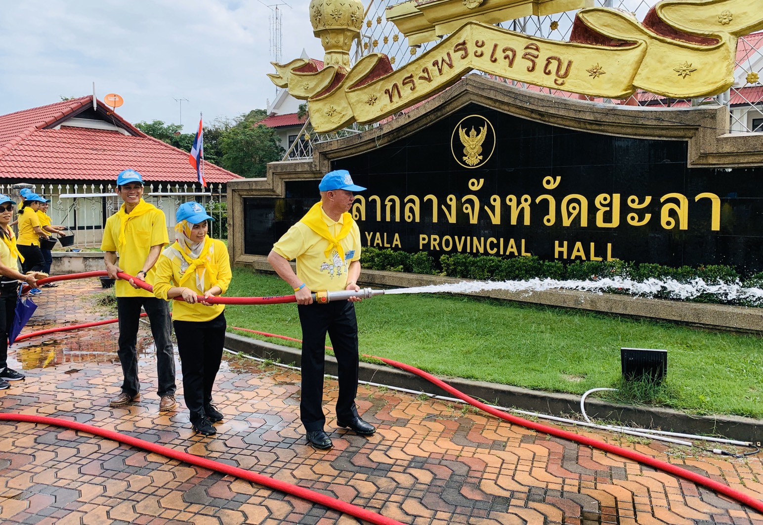 พช.ยะลา ร่วมกิจกรรมจิตอาสาพัฒนาเนื่องในวันคล้ายวันพระบรมราชสมภพของพระบาทสมเด็จพระบรมชนกาธิเบศร มหาภูมิพลอดุลยเดช บรมนาถบพิตร