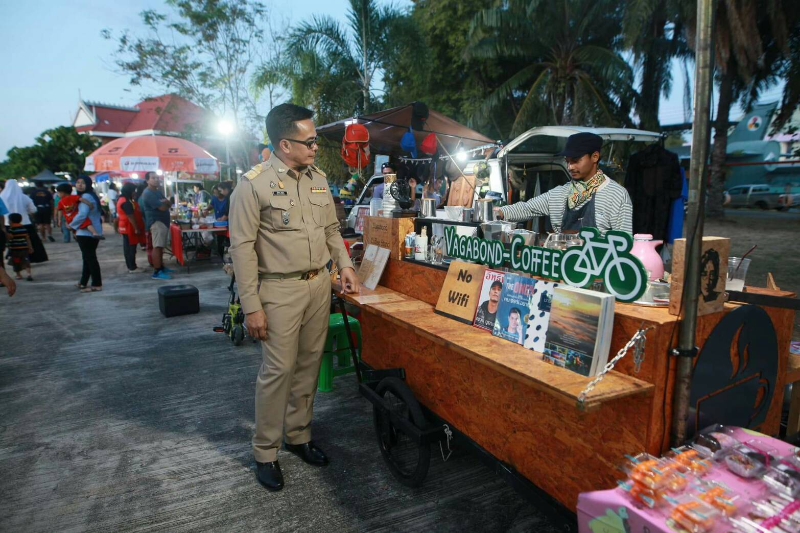 พช. ยะลา ร่วมงานเปลี่ยนชุมชนเป็นห้องประชุมและถนนคนเดินจังหวัดยะลา
