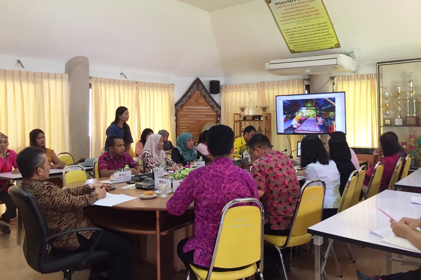 [ กองทุนสตรี-ยะลา ประชุมคณะอนุกรรมการบริหารกองทุนฯ โดยลดการใช้กระดาษ ]