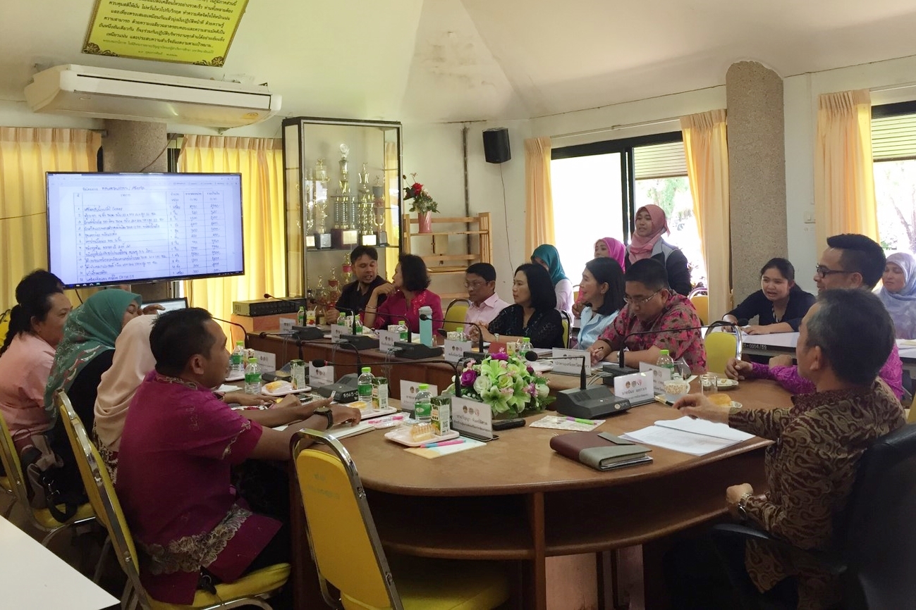 [ กองทุนสตรี-ยะลา ประชุมคณะอนุกรรมการบริหารกองทุนฯ โดยลดการใช้กระดาษ ]