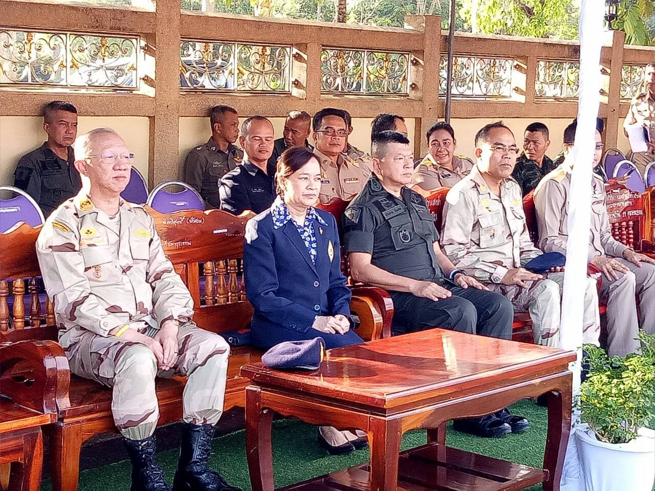 พช. ยะลา นำบุตรข้าราชการ พนักงานราชการและลูกจ้างเข้ารับทุนการศึกษา