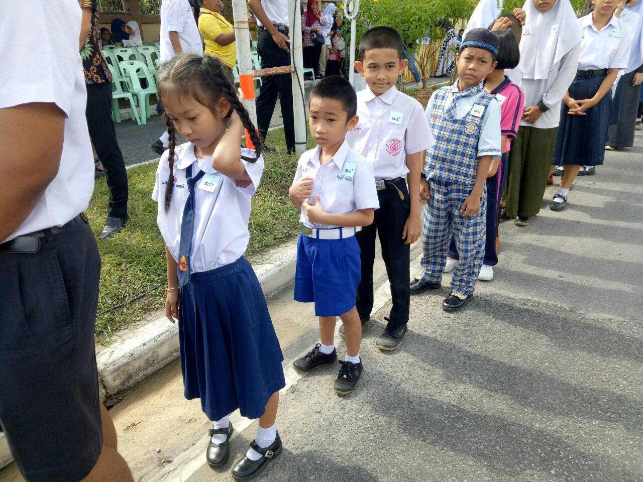 พช. ยะลา นำบุตรข้าราชการ พนักงานราชการและลูกจ้างเข้ารับทุนการศึกษา