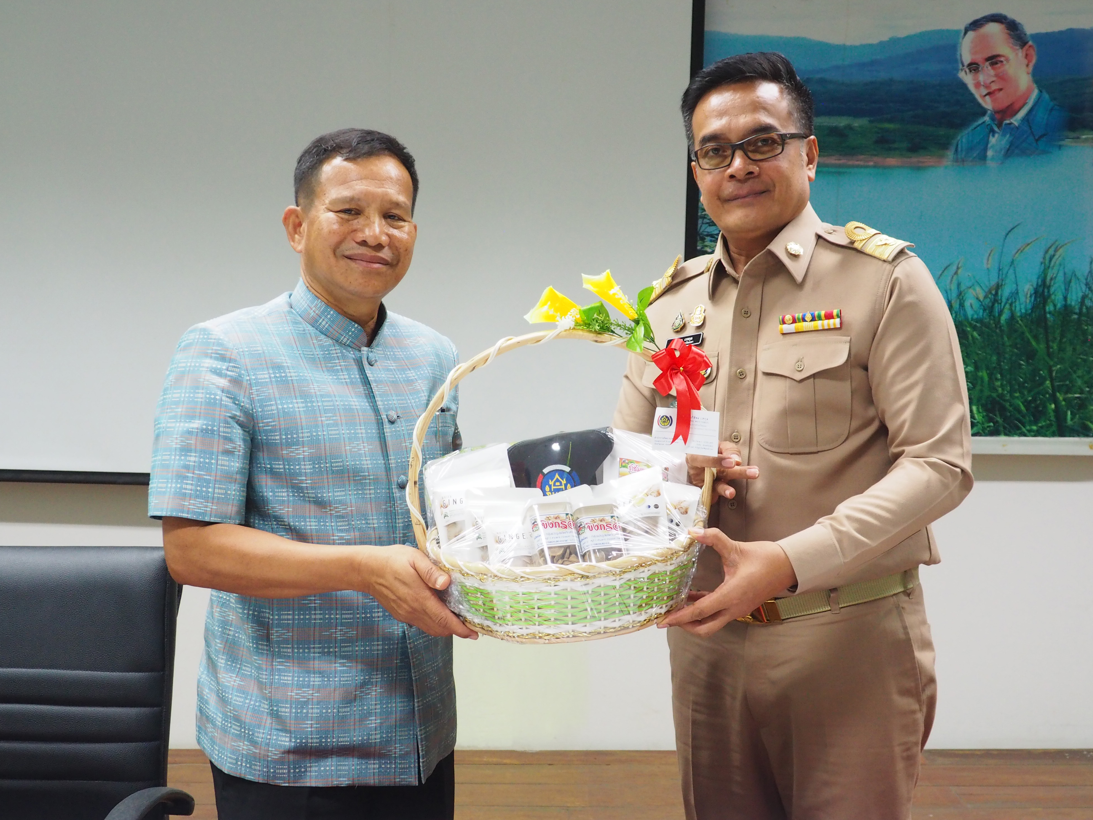 รองอธิบดีฯ พช. เยี่ยมเยียนให้กำลังใจ พัฒนาชุมชนชายแดนใต้