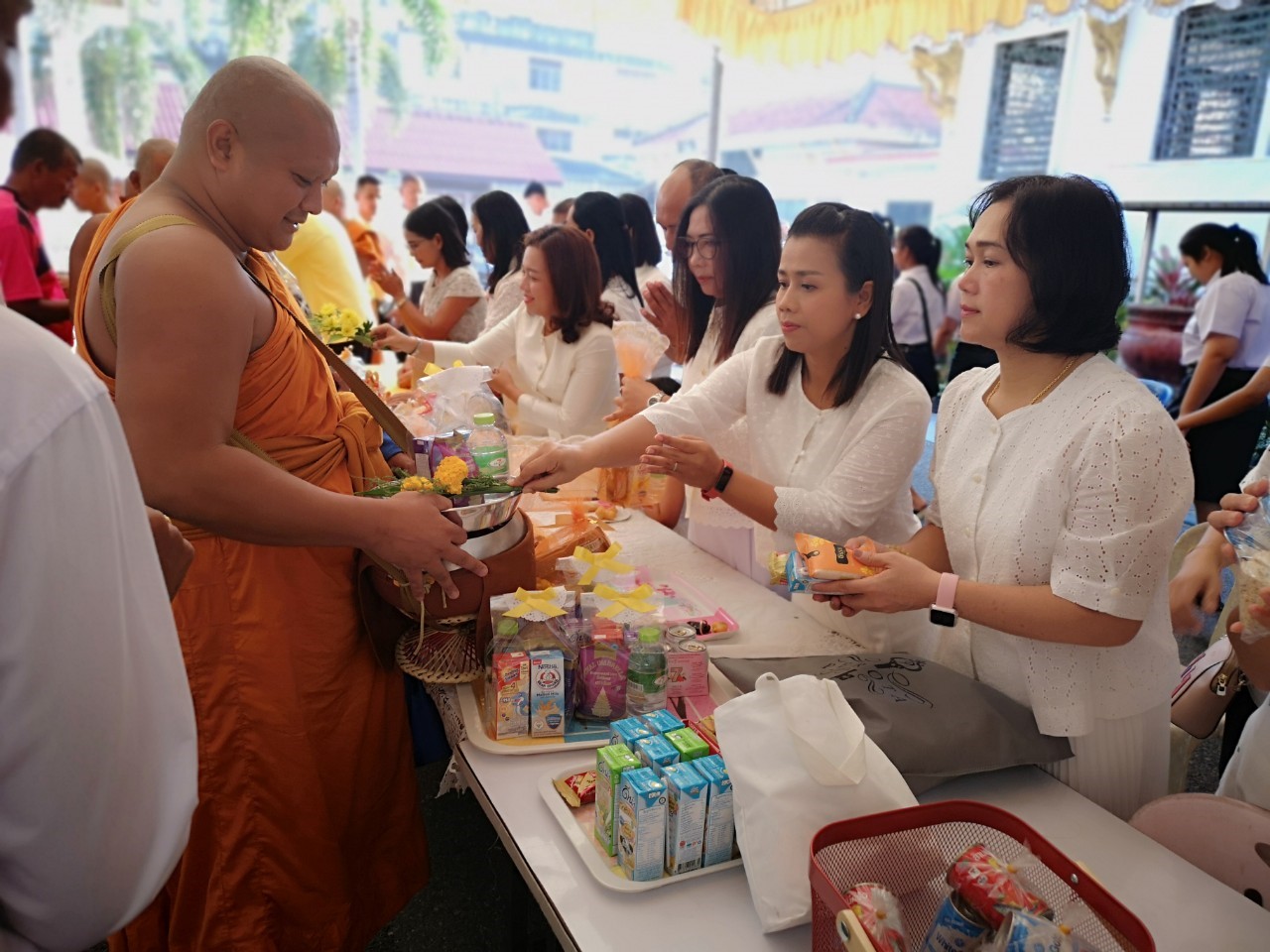 พช.ยะลา ร่วมทำบุญตักบาตรเนื่องในวันมาฆะบูชา