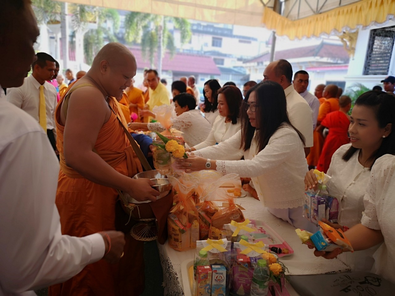 พช.ยะลา ร่วมทำบุญตักบาตรเนื่องในวันมาฆะบูชา