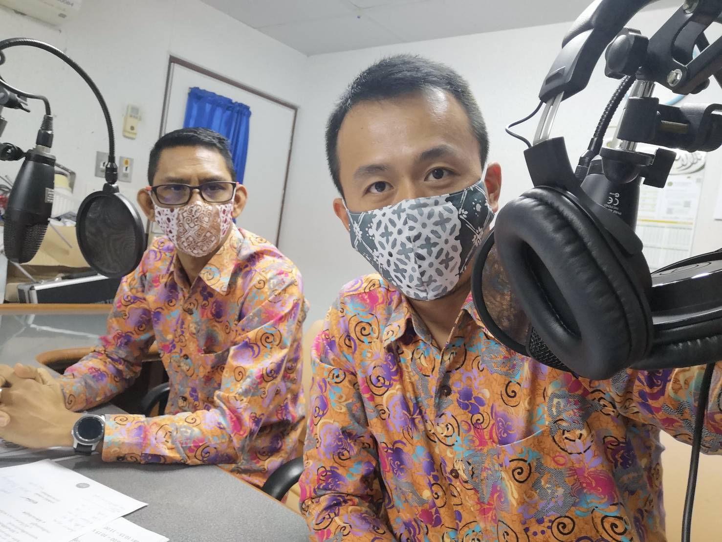 พัฒนาชุมชนยะลา ประชาสัมพันธ์งานผ่านรายการวิทยุ ศอ.บต