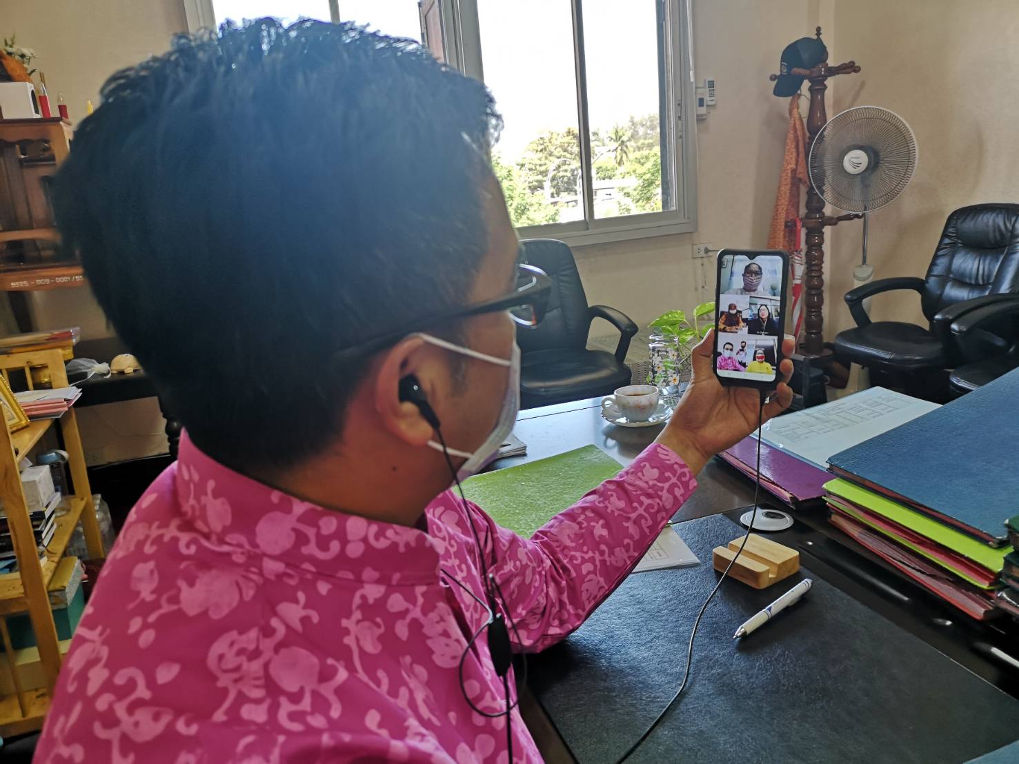 พช.ยะลา ทดสอบ ระบบประชุมทางไกล ผ่าน Line Video Call