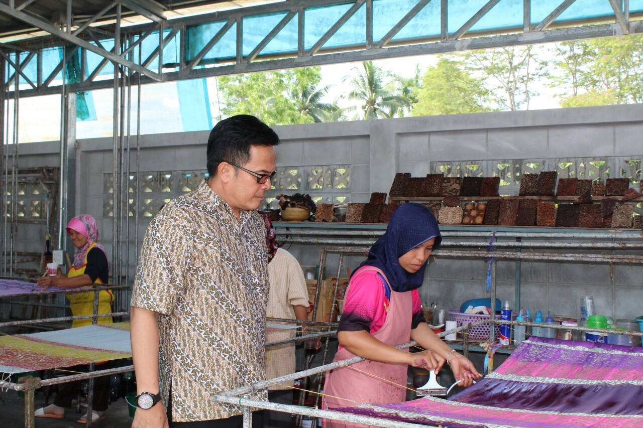 OTOP ยะลา เร่งผลิตหน้ากากผ้าสู้ภัยโรค Covid 19