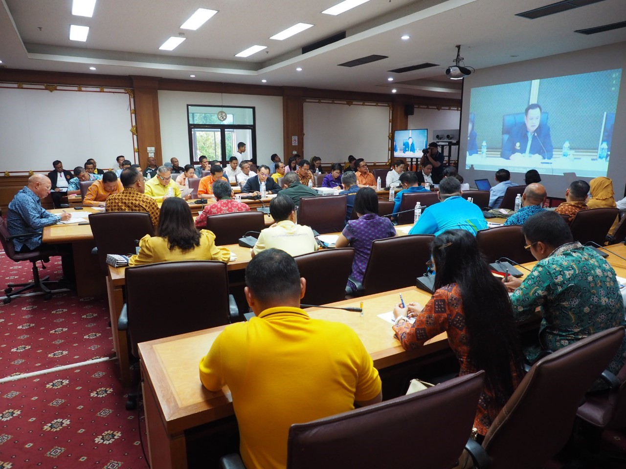 พจ.ยะลา ร่วมประชุมชี้แจงข้อราชการสำคัญผ่านระบบวีดิทัศน์ทางไกล (VCS)