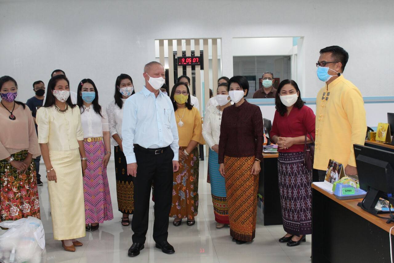 พช.ยะลาร่วมบอกบุญและถวาย เครื่องอุปโภคบริโภคแด่พระสงฆ์จังหวัดยะลา