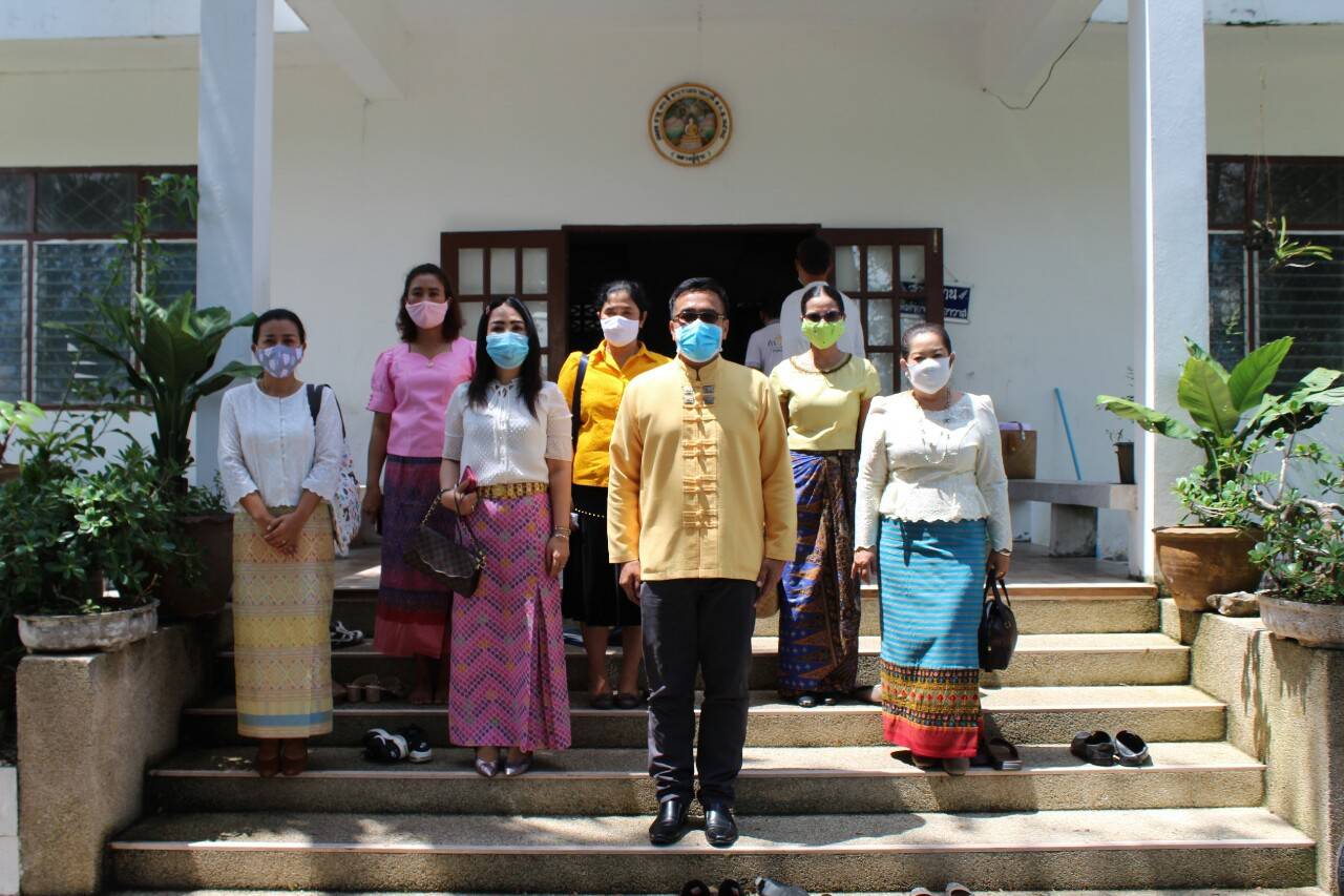 พช.ยะลาร่วมบอกบุญและถวาย เครื่องอุปโภคบริโภคแด่พระสงฆ์จังหวัดยะลา