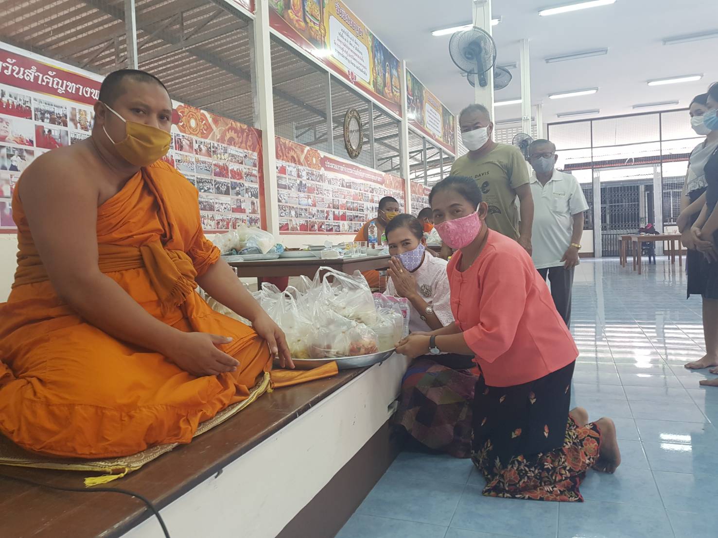 พช.ยะลา ร่วมถวาย เครื่องอุปโภคบริโภคแด่พระสงฆ์ อ.ยะหา-กาบัง