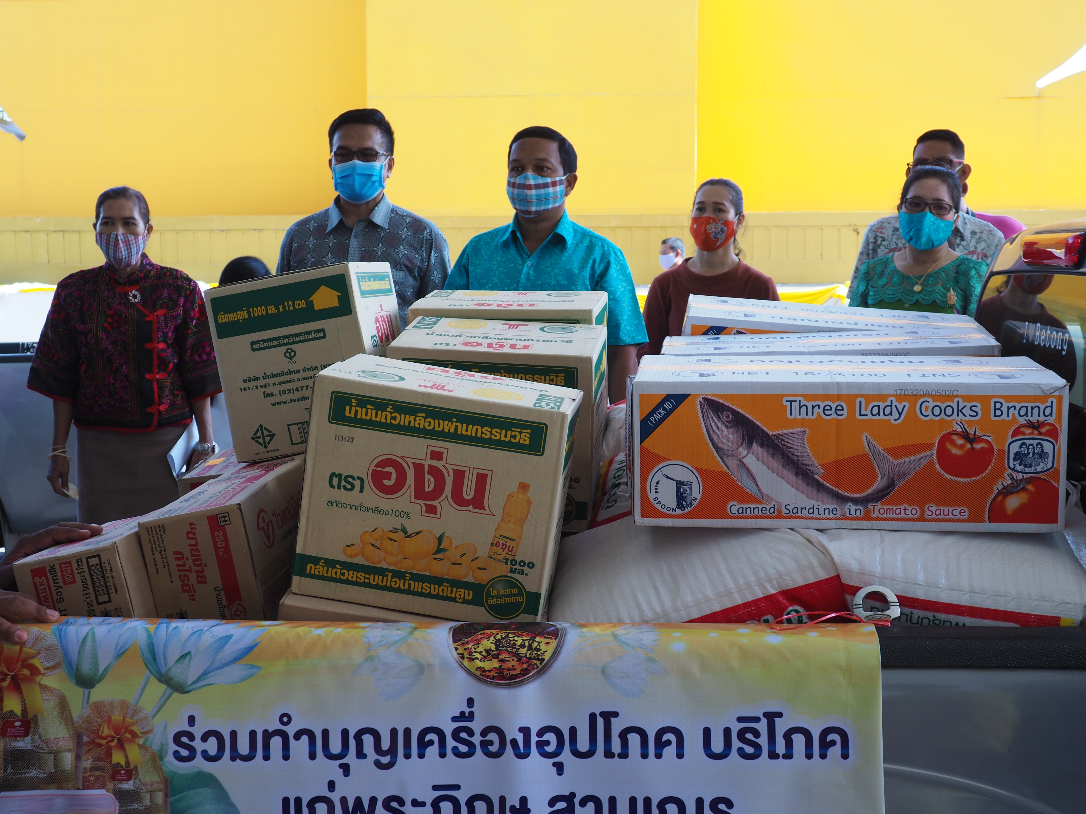 พช.ยะลา ร่วมบุญ สู้โควิด 19 ส่งมอบเครื่องอุปโภค-บริโภค ถวายวัดและที่พักสงฆ์ (งดบิณฑบาตร)