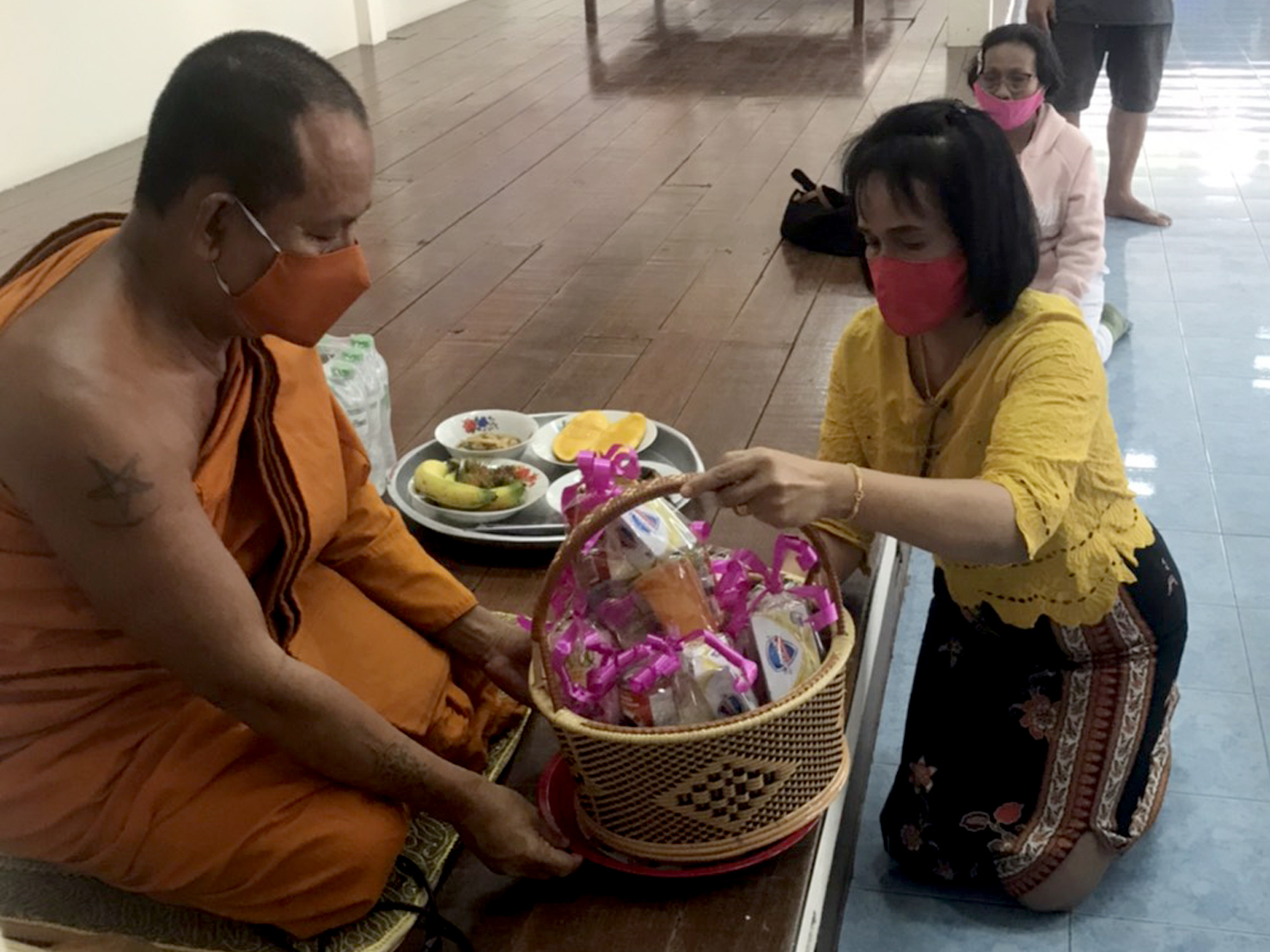 พช.ยะลา ร่วมถวายเครื่องอุปโภคบริโภคแด่พระสงฆ์