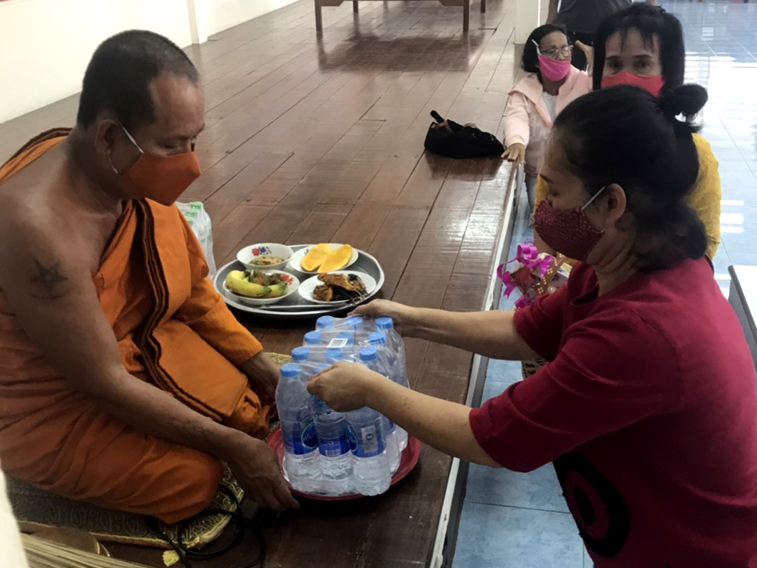 พช.ยะลา ร่วมถวายเครื่องอุปโภคบริโภคแด่พระสงฆ์