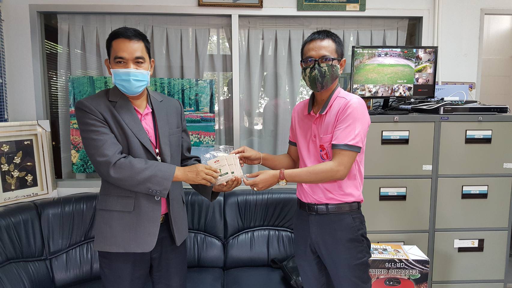 พจ.ยะลา มอบเมล็ดพันธุ์ผัก สนง.คุมประพฤติ ขยายผลสร้างความมั่นคงทางอาหาร