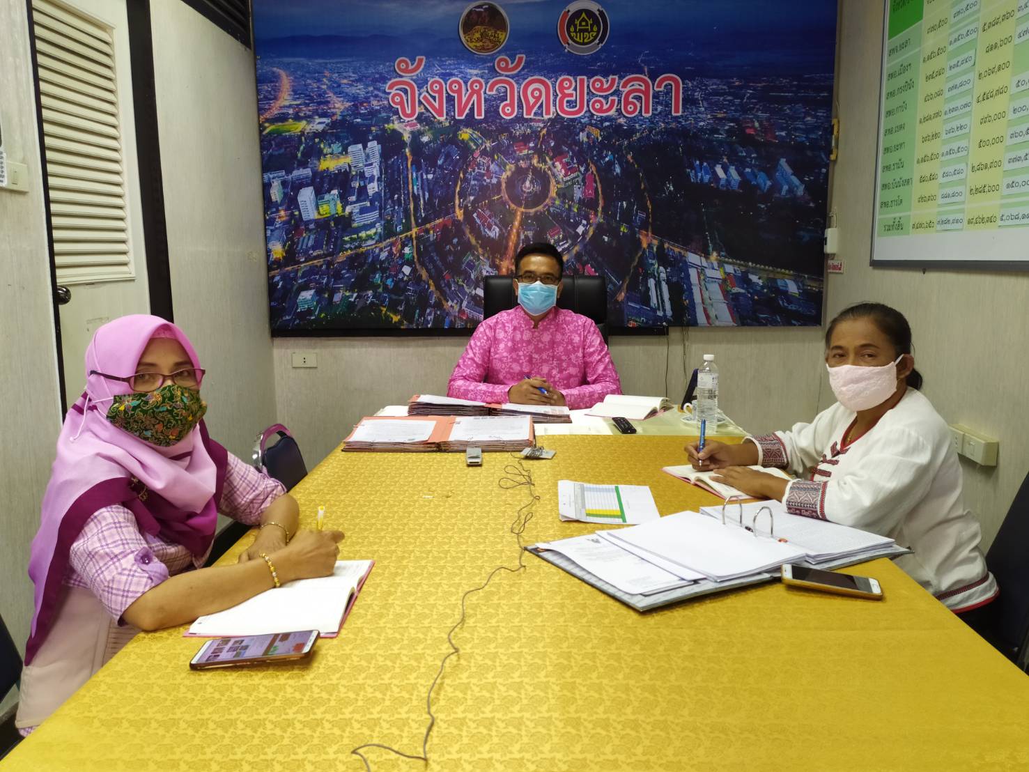 พช.ยะลา ร่วมรับชมการประชุมชี้แจงการขับเคลื่อนหลักทฤษฎีใหม่ ของพระบาทสมเด็จพระเจ้าอยู่หัว รัชกาลที่ 9