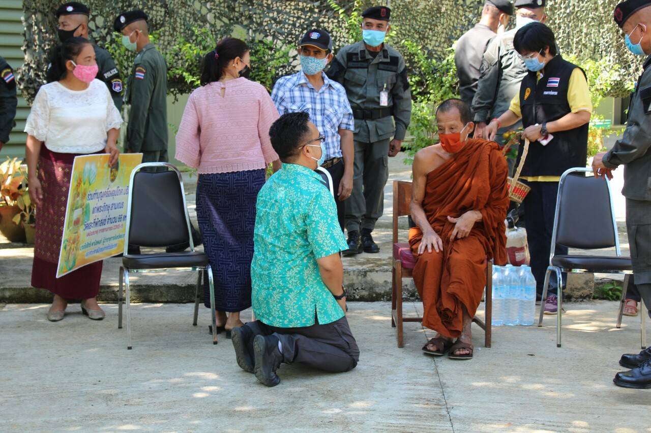 ยะลา ถวายเมล็ดพันธุ์ผัก เครื่องอุปโภค บริโภค แด่วัด-ที่พักสงฆ์ สู้ภัยโควิด 19