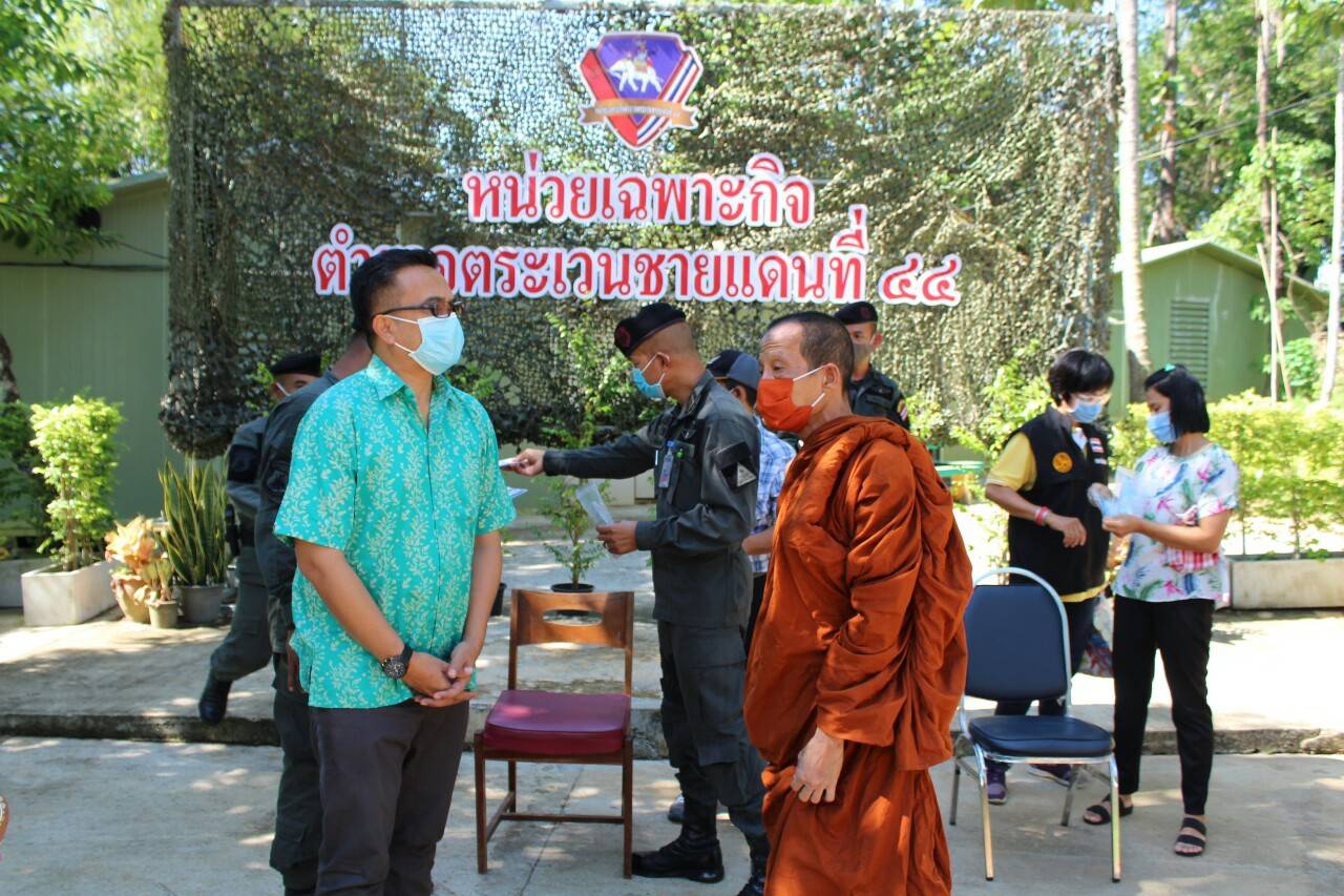 ยะลา ถวายเมล็ดพันธุ์ผัก เครื่องอุปโภค บริโภค แด่วัด-ที่พักสงฆ์ สู้ภัยโควิด 19