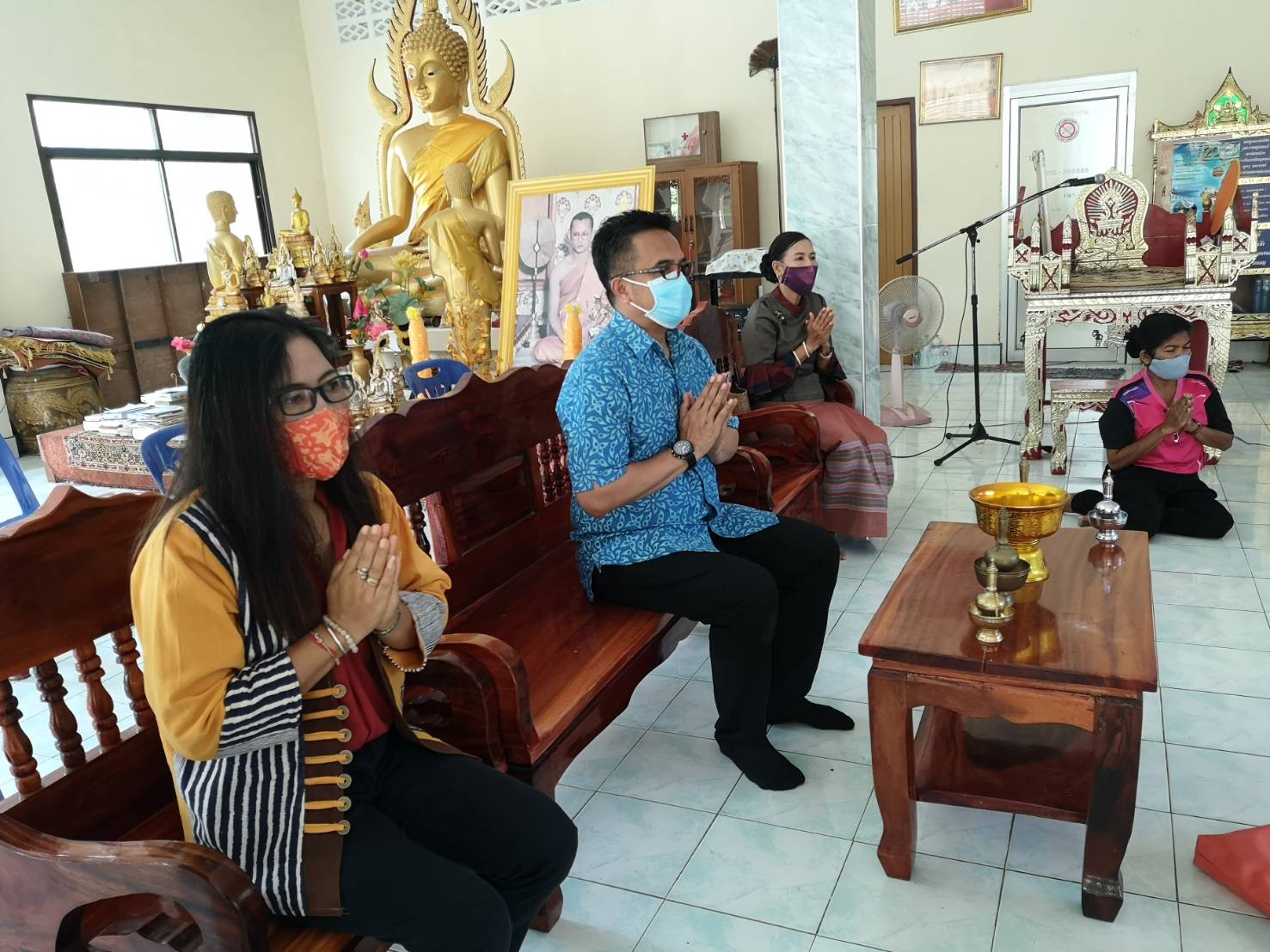 พัฒนาชุมชนยะลา ถวายเมล็ดพันธุ์ผัก เครื่องอุปโภค บริโภค แด่วัด-ที่พักสงฆ์ ในพื้นที่อำเภอกาบัง