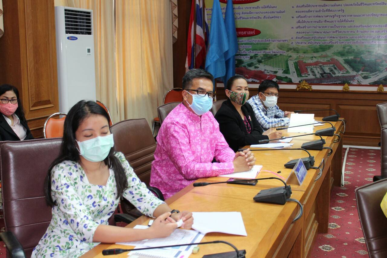 พจ.ยะลา รับชมการประชุมชี้แจงโครงการภายใต้กรอบนโยบายการฟื้นฟูเศรษฐกิจฯ