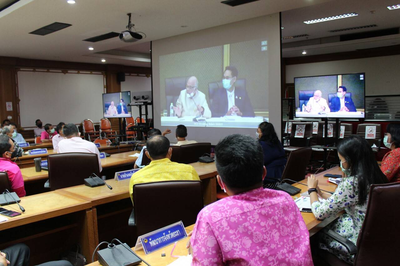 พจ.ยะลา รับชมการประชุมชี้แจงโครงการภายใต้กรอบนโยบายการฟื้นฟูเศรษฐกิจฯ