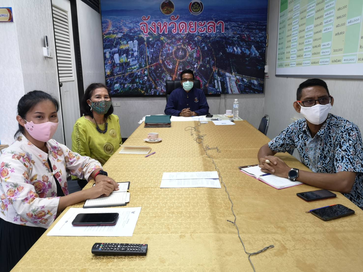 พช.ยะลา รับชมการประชุมการประเมินและเผยแพร่ผลการน้อมนำแนวพระราชดำริของสมเด็จพระกนิษฐาธิราชเจ้า กรมสมเด็จพระเทพรัตนราชสุดาฯ สยามบรมราชกุมารี สู่แผนปฏิบัติการ 90 วัน ปลูกผักสวนครัว เพื่อสร้างความมั่นคงทางอาหาร