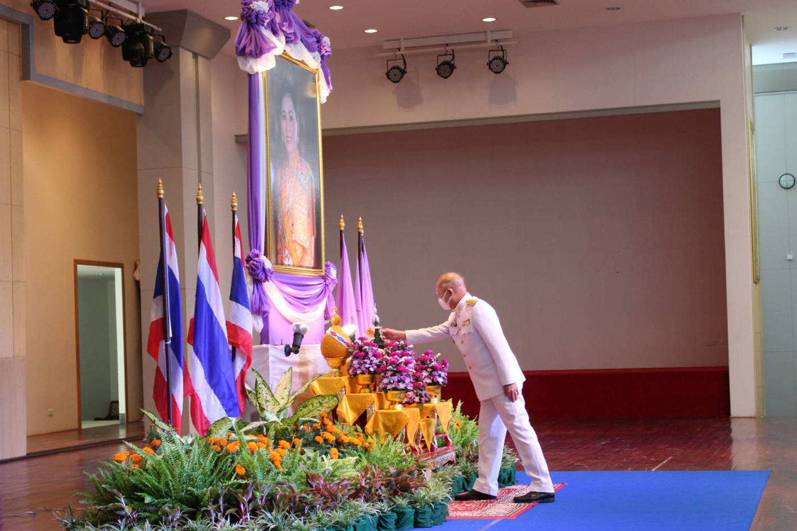 พช.ยะลา ร่วมพิธีลงนามถวายพระพรชัยมงคลเนื่องในโอกาสวันเฉลิมพระชนมพรรษาสมเด็จพระนางเจ้าฯ พระบรมราชินี